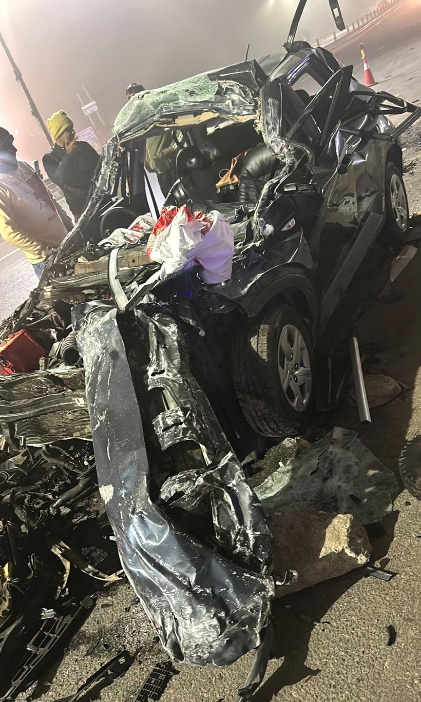 Four killed as car rams into truck on Hyderabad ORR