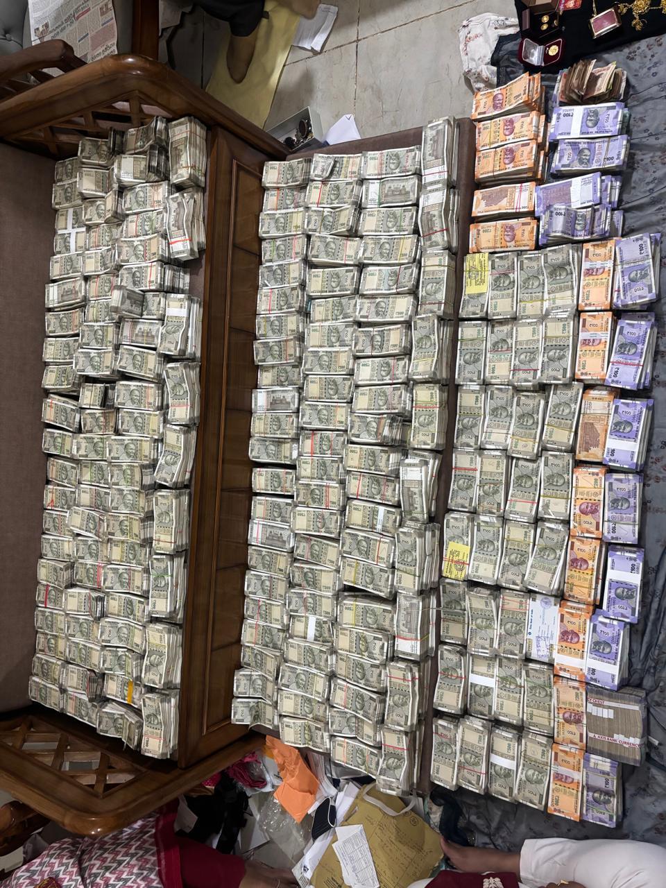 Odisha: Rs 4 crore seized from senior mines official's residence