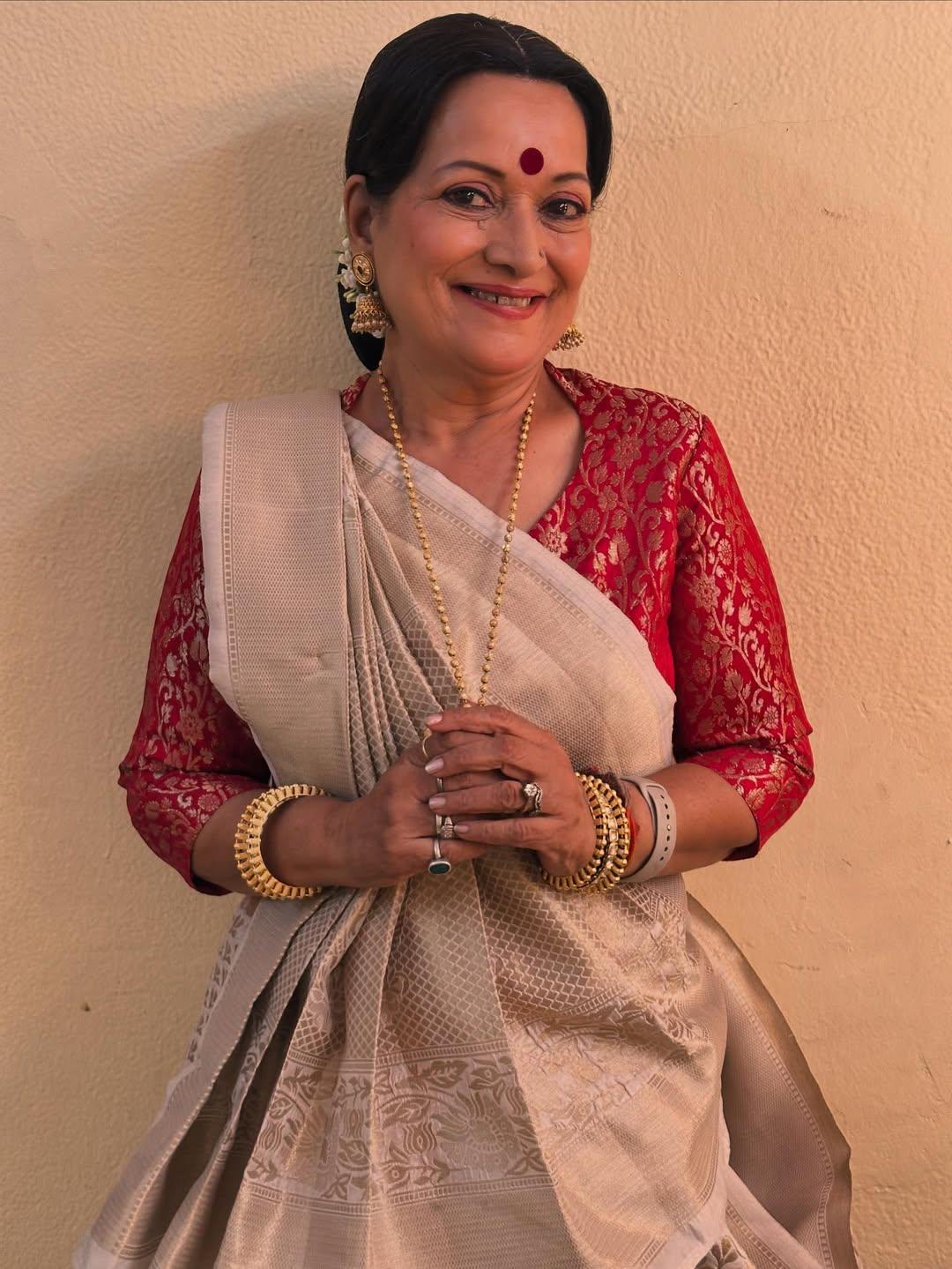 Veteran Actress Himani Shivpuri gets emotional while bidding farewell to her maternal home in Dehradun