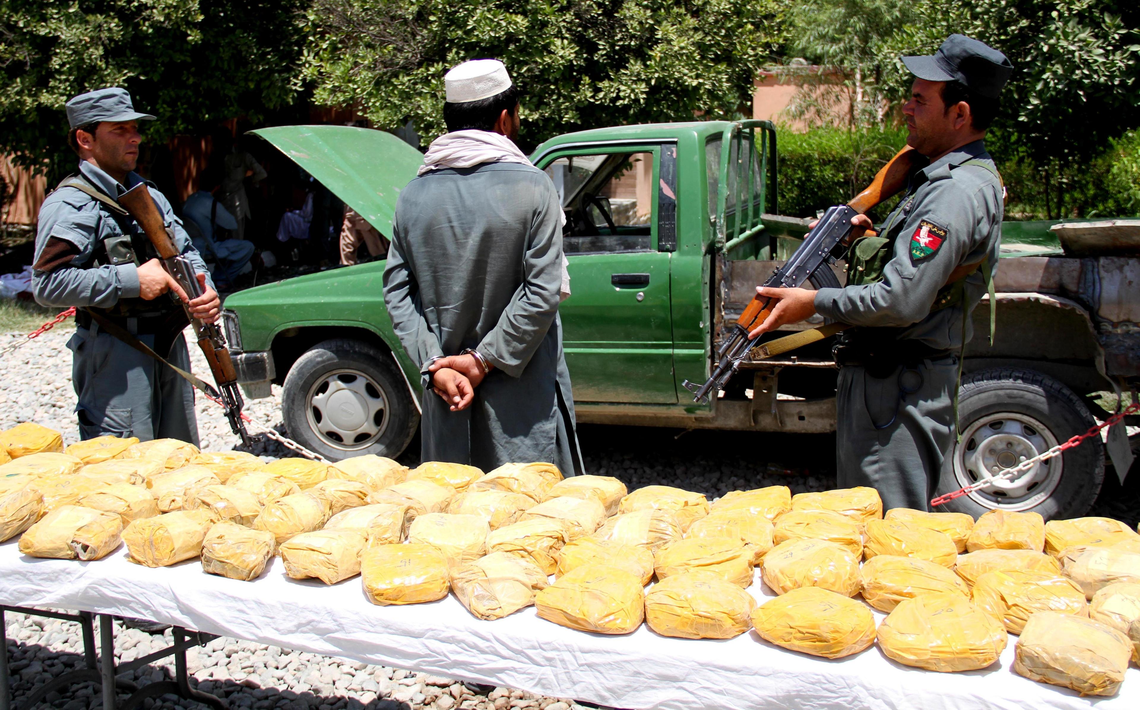 Afghan police seize 210 kg of illicit drugs, arrest 4 smugglers
