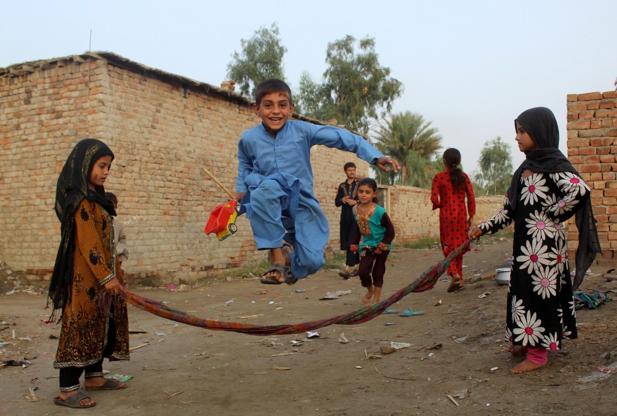 Poverty in Pakistan 14.6 pc more than official estimates: SPDC report