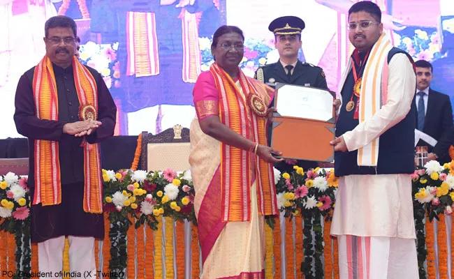 President Of India Graces First Convocation Of Shri Lal Bahadur Shastri National Sanskrit University