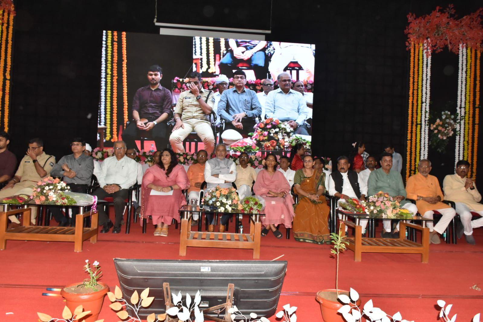 'Vibrant Gujarat, Vibrant Patan' Summit: Rs 43-crore MoUs signed, boost to local industry