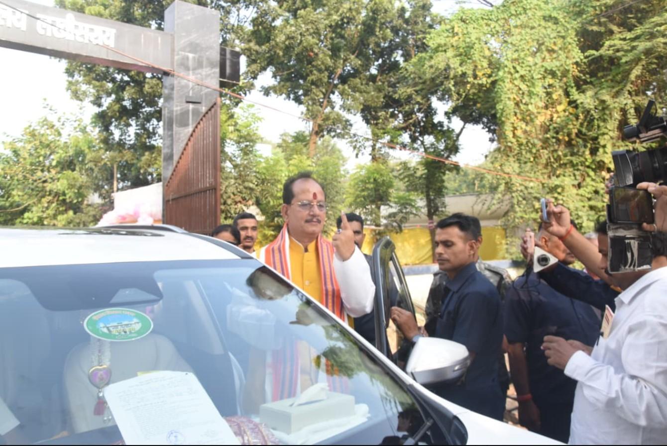 Bihar Dy CM Vijay Sinha's convoy attacked in Lakhisarai, CEC orders probe